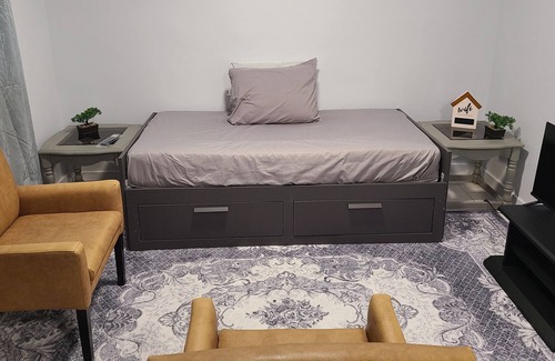 Maple Ridge House | Tyson Guest House - Separate Coach house with full privacy