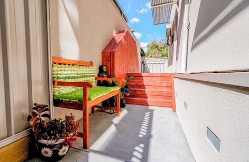 Brunswick Apartment | U1 Brunswick Living Ground Patio Close to APT and CBD Free Wifi Tram at Doorstep