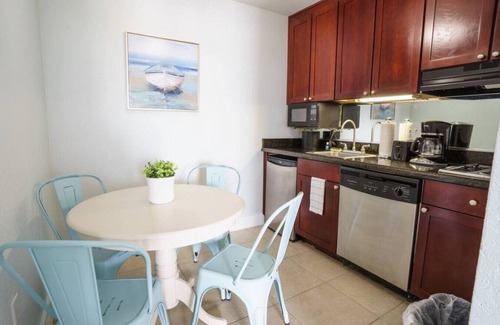 Ruskin Condo | U405 Balcony w/River & Sunrise View! Resort Amenities! Free Parking/Wifi