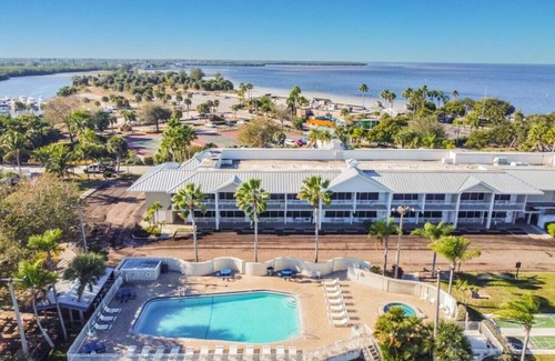 Ruskin Condo | U409 SUN RISING- BALCONY WATERVIEW- SELF CHECK IN- PRIVATE BEACH RESORT