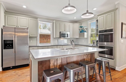 Tuscaloosa House | UA CAMPUS ADJACENT 4BEDROOM/4BATHROOM FARMHOUSE SLEEPS 8