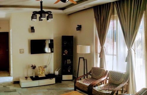 Rajouri Garden House | Uber Apartment for 4 in Central Delhi | Metro 5 mins away | Fully Airconditioned