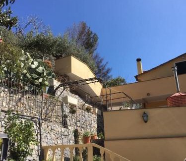 Laigueglia Apartment | Ulivi e Mare