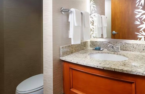 St. Petersburg - Clearwater Hotel | Ultimate Comfort Getaway| Infinity Pool, Waterfront Dining | 2 Units