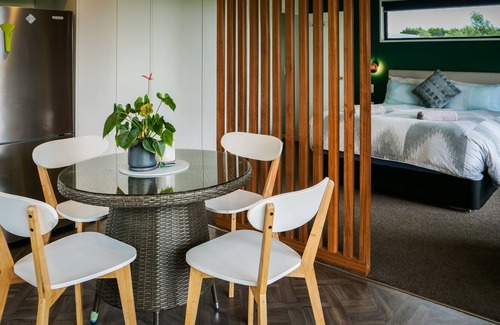Prebbleton Cottage | Ultimate Country Spa Getaway (Ohana)