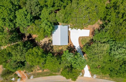 Cleveland House | Ultimate Couples Retreat w Fenced Yard for Pet
