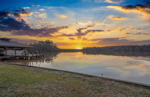 Milledgeville House | Ultimate Family Fun Lakehouse with pool and dock