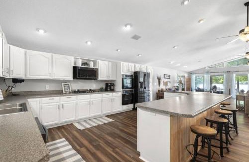Milledgeville House | Ultimate Family Fun Lakehouse with pool and dock