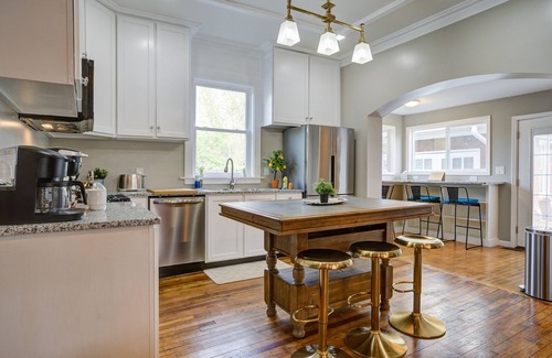 Johnson City House | Ultimate Getaway in Heart of JC | Family Friendly | Close to Univ, Med, Downtown