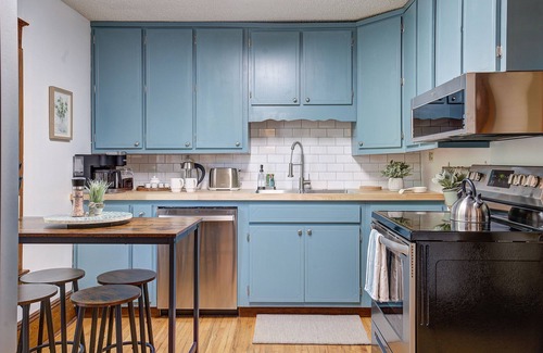Johnson City House | Ultimate Getaway in Heart of JC | Family Friendly | Close to Univ, Med, Downtown
