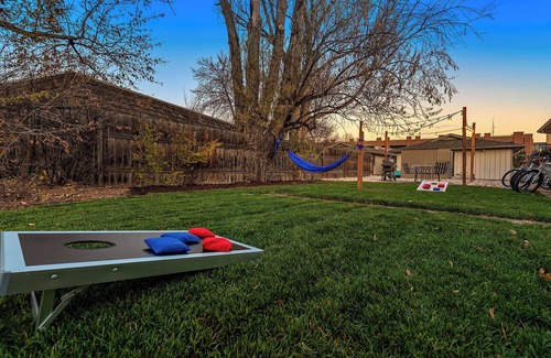 University Acres House | Ultimate Group Getaway | Big Yard, Fire Pit, Grill