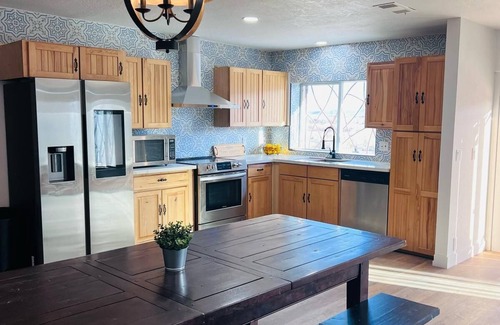 Camp Verde House | Ultimate Indoor Pool Getaway Stay & Celebrate