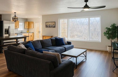 Camp Verde House | Ultimate Indoor Pool Getaway Stay & Celebrate