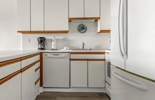 Nawiliwili Apartment | Ultimate Kauai Getaway | Two Spacious Condo Perfect for Family Stay w/Kitchen