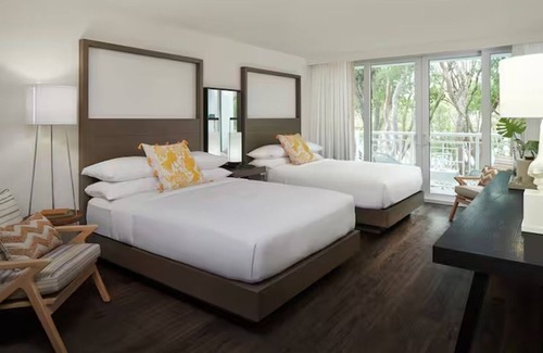 Rock Harbor Hotel | Ultimate Key Largo Adventure! 3 Relaxing Units, Beachside Bars, Pets Allowed