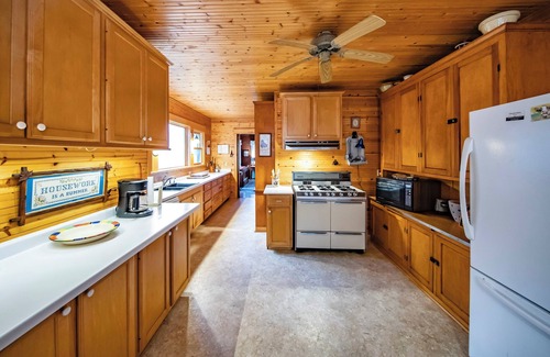 Eagle River House | Ultimate Lakefront Getaway: 3 Piers, Wildlife Adventures, & Spectacular Sunsets!