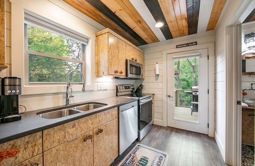 Brevard House | Ultimate Mountain Bikers Dream, walking distance to downtown Brevard