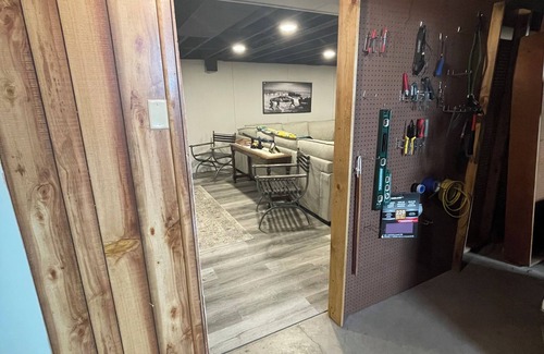 Allouez House | Ultimate NFL Draft Getaway with Speakeasy, Bar & Movie Room!