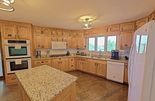 Sevierville Villa | Ultimate Pigeon Forge Getaway 7-Bedroom Retreat Sleeps 20 in the Heart of It All