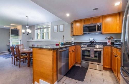 Ludlow Condo | Ultimate Ski Retreat - Ski in/out at Okemo