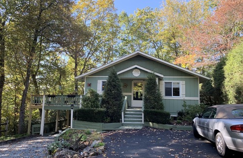 Newland Cottage | Ultimate Vacation Cottage with 6 passenger golf cart available for small fee!