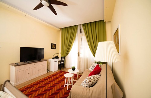 Old City Apartment | Ultra Central Apartment In Historical Building With Balcony