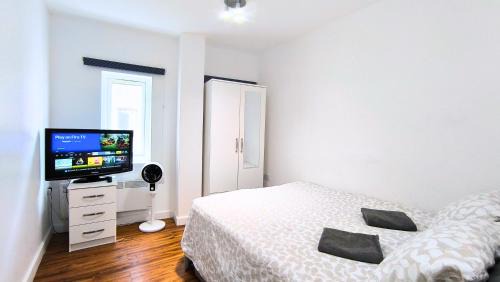 Harrow Apartment | Ultra central next to shopping center and station