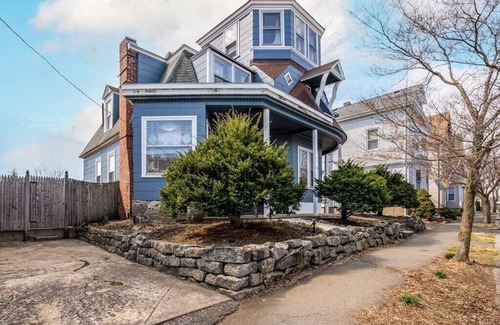 Peabody Condo | Ultra Cozy Ultra Convenient 2 Bedroom Condo convenient to all of Salem