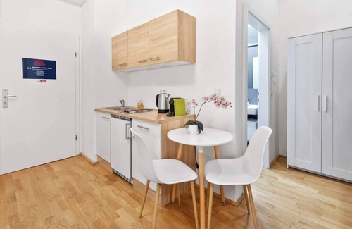Mariahilf Apartment | ultra fast wifi | free parking | air con