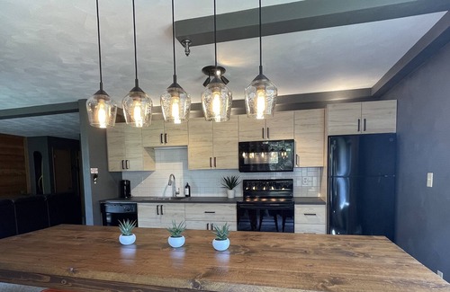 Champion Condo | Ultra-hip, Family-Friendly, Modern Space- Enjoy all 7 Springs has to offer!