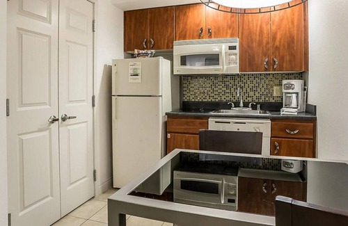 Las Vegas Condo | Ultra Modern 1BD condo near the Famous Las Vegas S