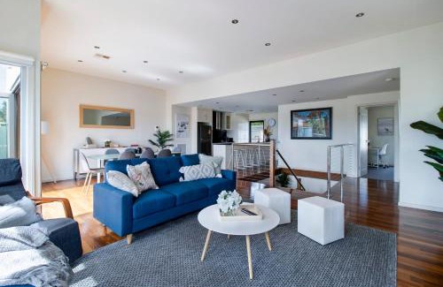 Mount Gambier House | Ultra Modern 3BR Mt Gambier Holiday Home