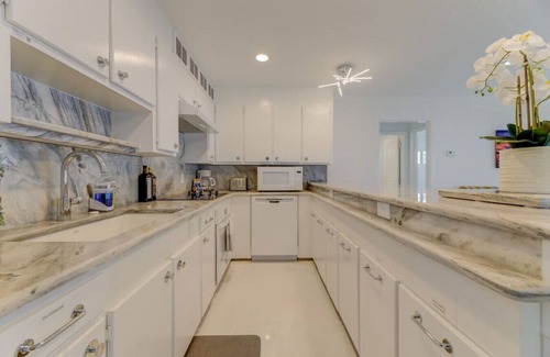Gilbert House | Ultra Modern Lake Murray Villa | Magnificent Views