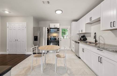 Sylvan Hills House | Ultra-Modern Private Room Downtown Atlanta