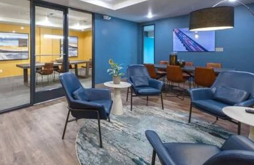 Downtown Apartment | Ultra Modern Redmond 1BR| FastWifi | Gym | Sophari