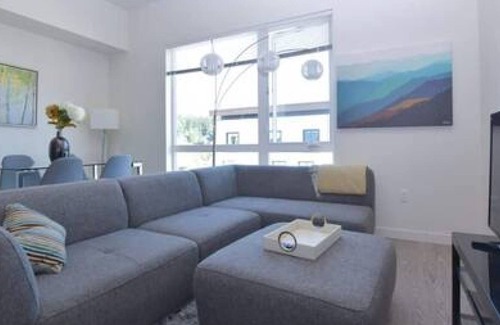 Downtown Apartment | Ultra Modern Redmond 1BR| FastWifi | Gym | Sophari