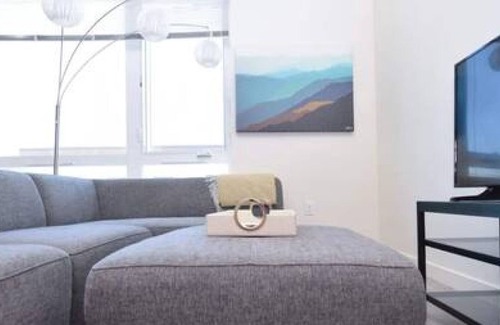 Downtown Apartment | Ultra Modern Redmond 1BR| FastWifi | Gym | Sophari