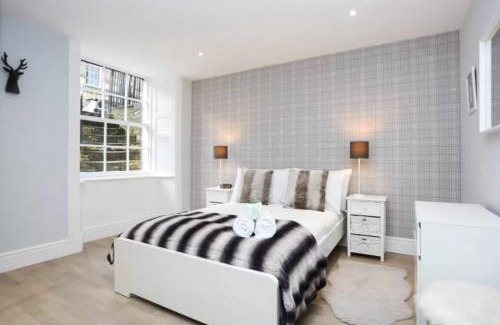 West End Apartment | Ultra Modern, Stylish Apartment Next To Princes St