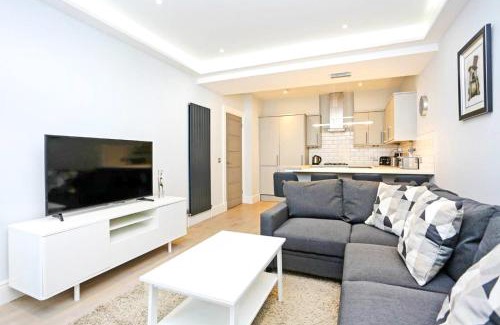 West End Apartment | Ultra Modern, Stylish Apartment Next To Princes St