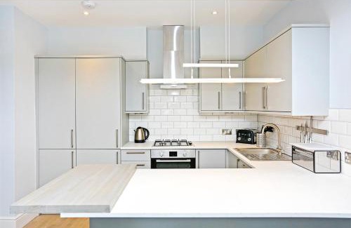 West End Apartment | Ultra Modern, Stylish Apartment Next To Princes St