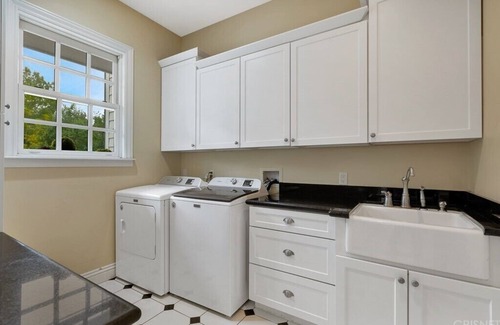 Chatsworth House | Ultra-Private Family Oasis. Dream Villa. Pool, Tennis, Turf Field & private lake