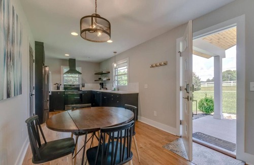 Franklin House | Ultra Relaxing & Fun - Historic Franklin Bungalow
