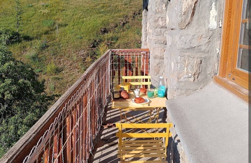 Peone Apartment | Ultra resort center Large 3-room apartment At the foot of the slopes & shops