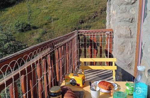 Peone Apartment | Ultra resort center Large 3-room apartment At the foot of the slopes & shops