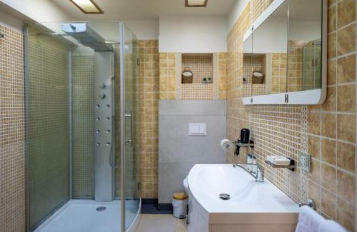 Old City Apartment | Ultracentral Retreat - Victory Square Views & Style