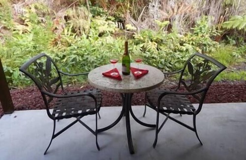 Volcano Apartment | Ulu Retreat, Ulu Hideaway at Lotus on Jade - Tranquil forest room + Spa