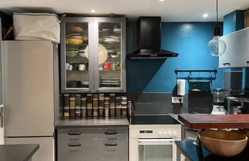 Combat Apartment | Un Havre de Paix en Plein Paris