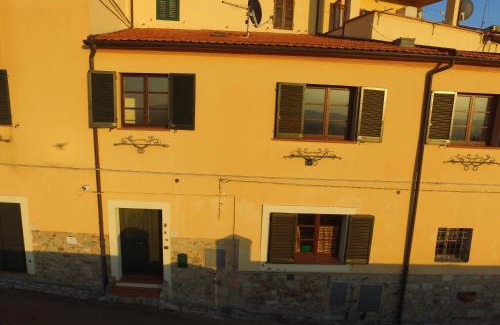 Santa Luce Apartment | Una Finestra sul Silenzio Monolocale