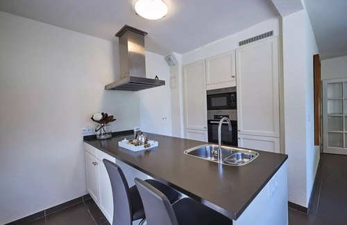Salles Villa | Unabhängige Villa, 3 Bäder, privates Schwimmbad 8 Personen