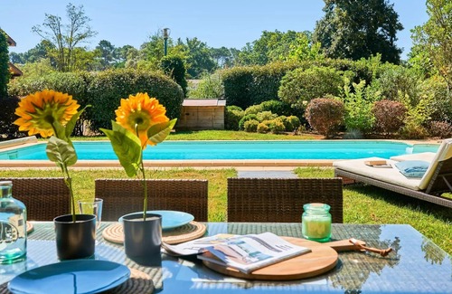 Salles Villa | Unabhängige Villa, 3 Bäder, privates Schwimmbad 8 Personen